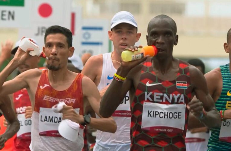 2021 – Lamdassem lluita per les medalles i acaba cinquè en la marató que domina Kipchoge